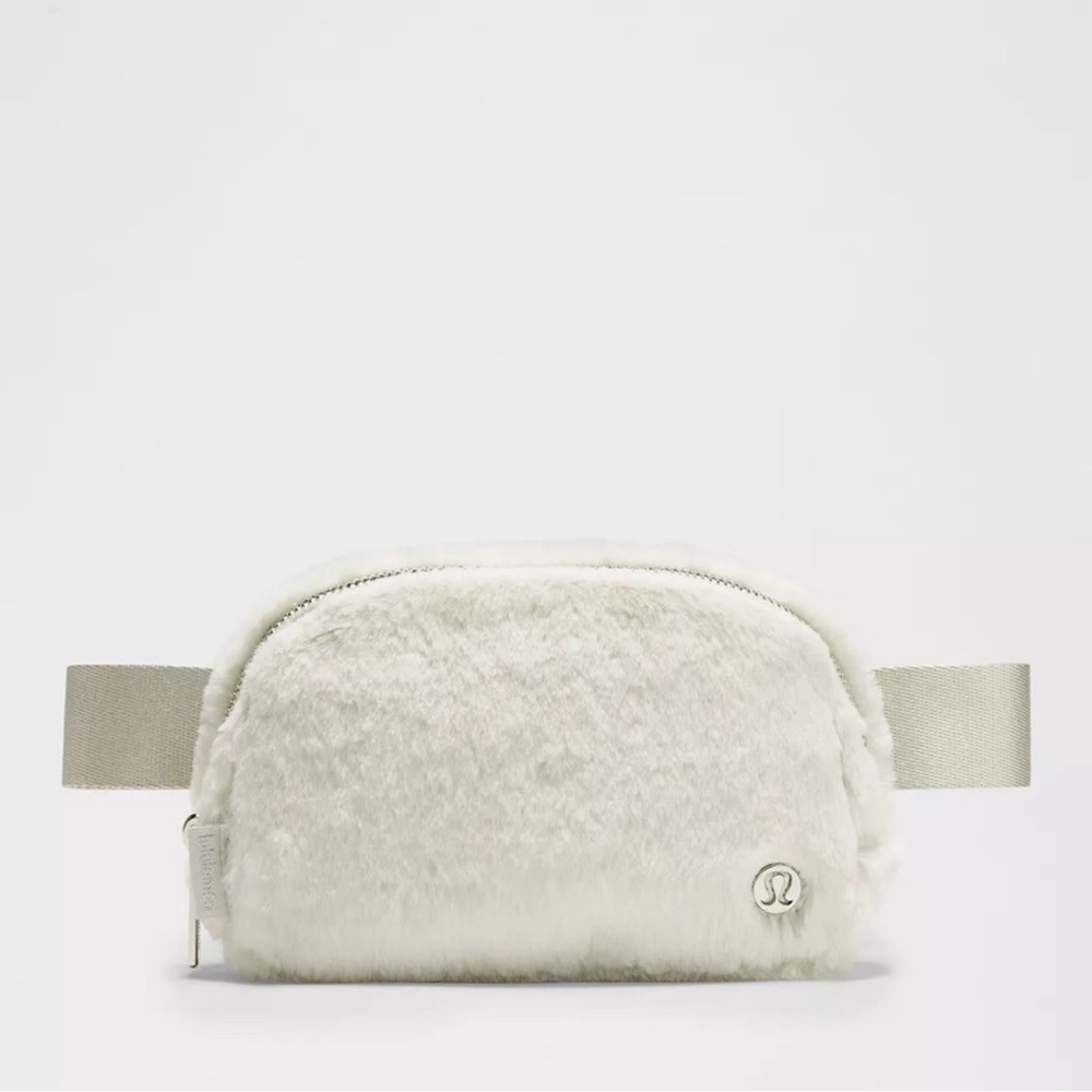 Lululemon Everywhere Belt Bag Plush Fleece with Silver Hardware